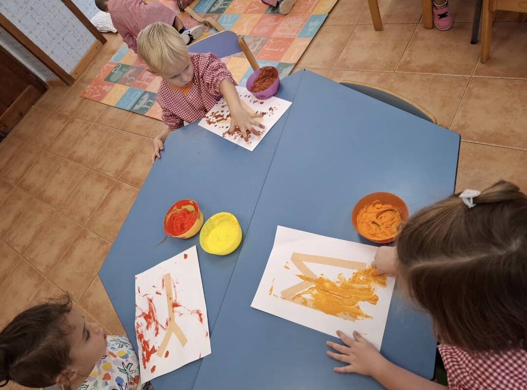 PINTAM AMB ELS DITS A INFANTIL