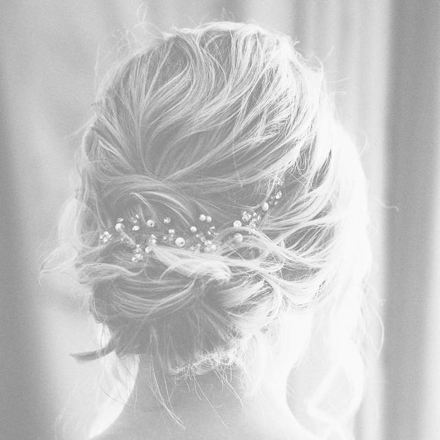 <h2>Recogidos</h2>
<br />
<p style="color: black; font-weight: 300; letter-spacing: 2px;">NOVIA | FIESTA</p>