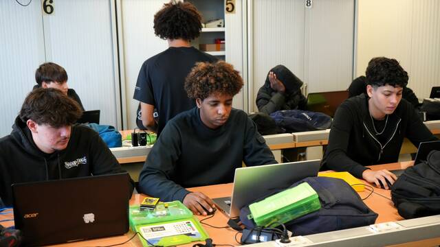 1r d’IT decobreix com funciona la Internet de les coses (IOT)