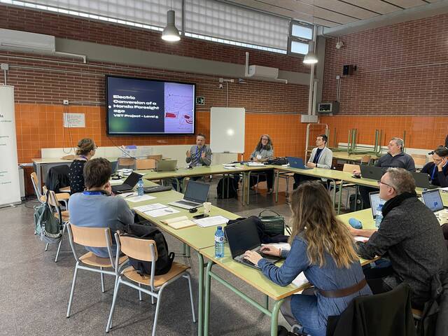 L’Institut Caparrella participa en el projecte KA210 Charging the Future: Training Trainers for Electric Truck and Bus Maintenance