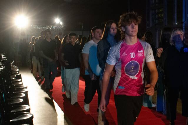 Desfilada solidària de 4t d’ESO