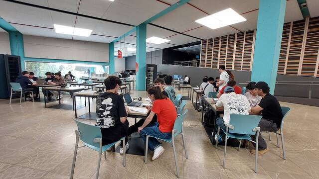L'alumnat d'Asix i SMX  visita a Barcelona Activa i  al Disseny Hub Barcelona