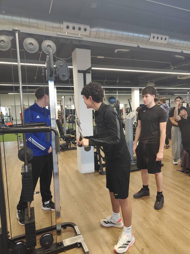 Alumnat de Batxillerat participa en una jornada d'activitats esportives