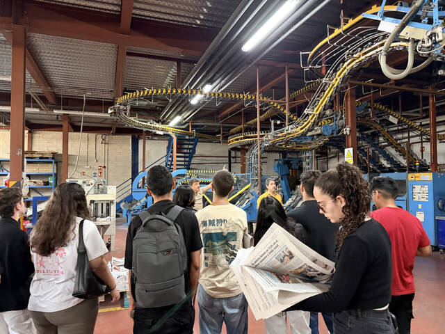 L'alumnat d'Arts gràfiques visita la impremta de Segre