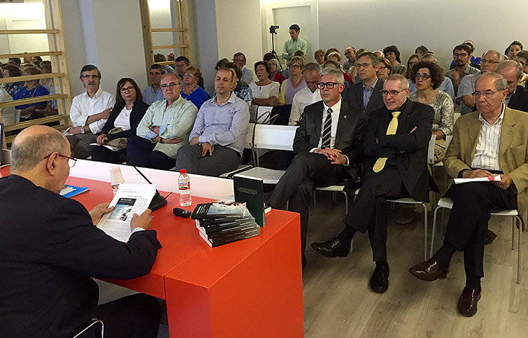 Manuel Roure est l'auteur d'une étude approfondie sur l'optométrie holistique pour les professionnels