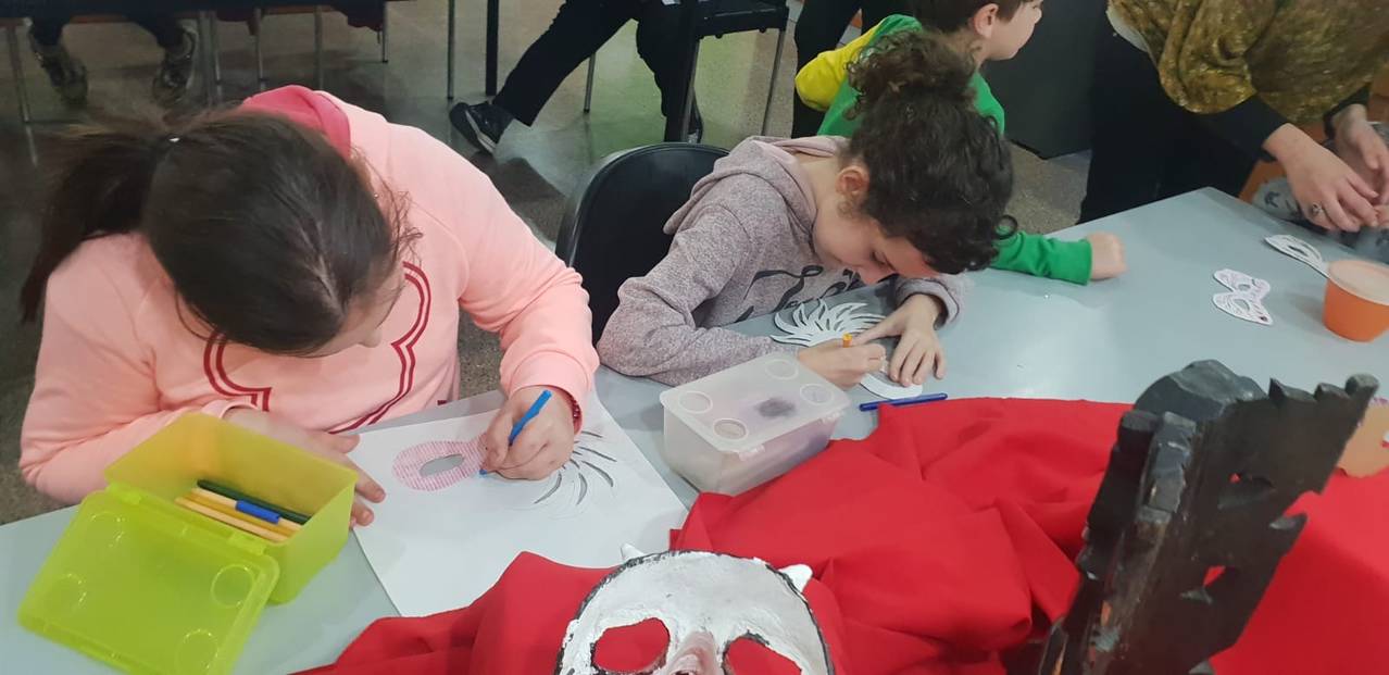 Bibliocarnaval. Taller de màscares.