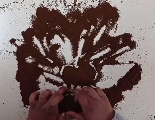 A EI TREBALLAM LA MANIPULACIÓ AMB MATERIALS