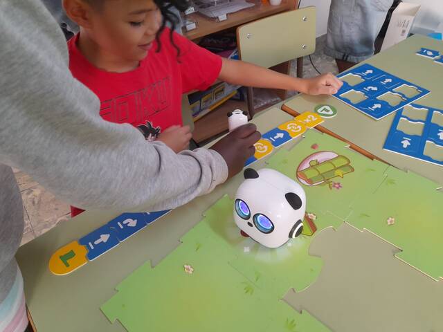 A tercer de Primària començam les activitats de Robòtica d'aquest curs.