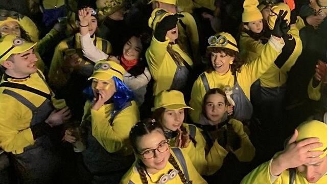 Els Minions de l'Aplec a la Rua del Carnaval