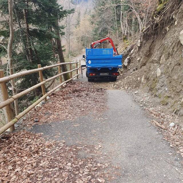 Aguestes darrères setmanes, era brigada de Servicis deth Conselh Generau d'Aran a trabalhat ena conservacion e melhora des camins e espacis naturaus dera Val d’Aran