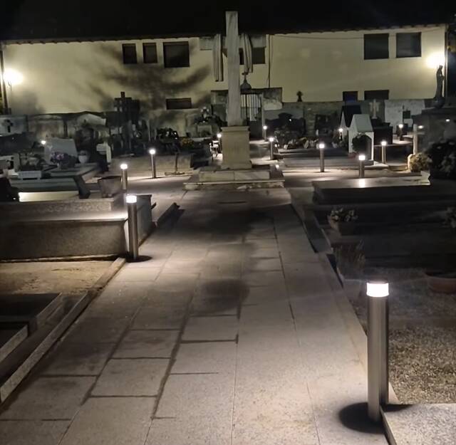 Bossòst installe un nau enlumenat en cementèri municipau