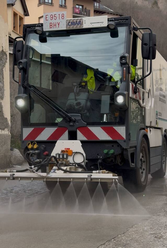 Er Ajuntament de Vielha e Mijaran intensifique era neteja enes ièrles de contienedors e auance eth baldejament de carrèrs dempús des temporaus d'aguest iuèrn