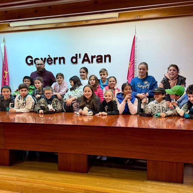 Escolans dera ZER d’Arties, Es Bòrdes e Salardú visiten eth Conselh Generau d’Aran