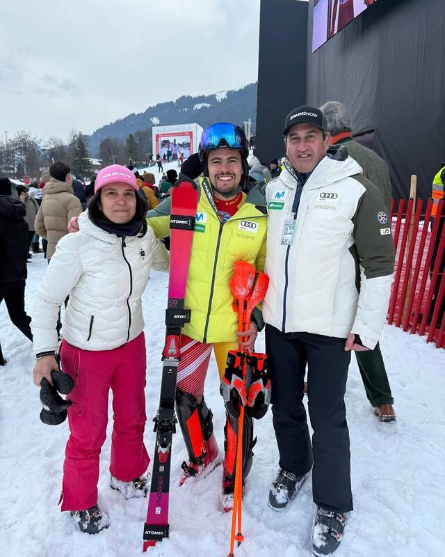 Eth baile der Ajuntament de Naut Aran, César Ruiz-Canela e era tinent d’alcalde e còsso d’espòrts, Anna Geli, s’an desplaçat enquia Kitzbühel (Àustria) entara pròva de Copa deth Mon d’Eslalòm en aguest istoric emplaçament