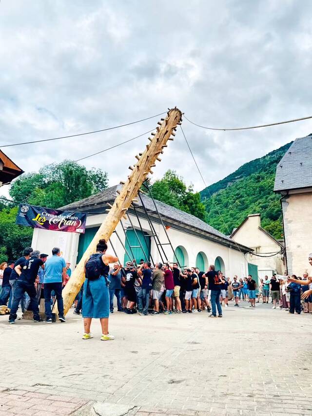 Les torne a vibrar damb era Quilha deth Haro, damb era qu’acaben es Hèstes deth Huec d’enguan