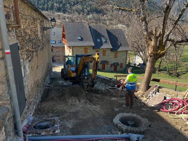 Naut Aran amie a tèrme òbres en carrèr Barranc dera poblacion de Gessa amassa damb era Entitat Municipau Descentralizada d’aguesta poblacion