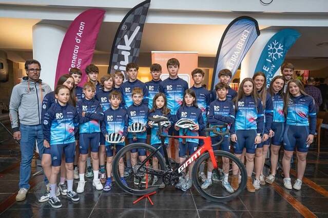 Presentacion dera naua sason deth RC Cycling Team en Arties