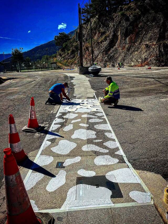 Vilamòs comence damb eth pintat de naui passi de pedonhs fòrça especiaus