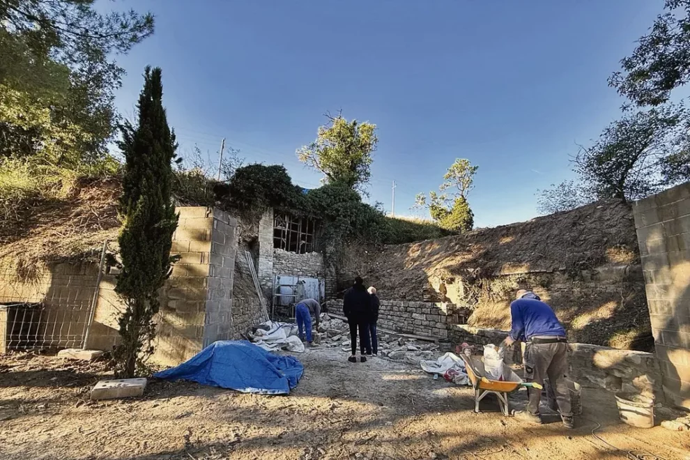 Arranquen les obres per salvar la Font de Fiol, deteriorada fa anys