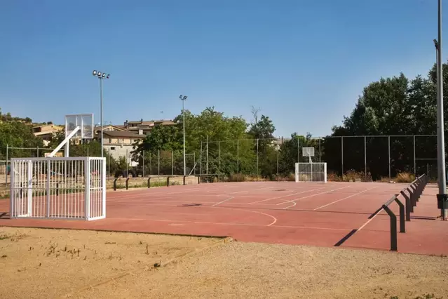 Debat a Sanaüja sobre el futur de la pista poliesportiva
