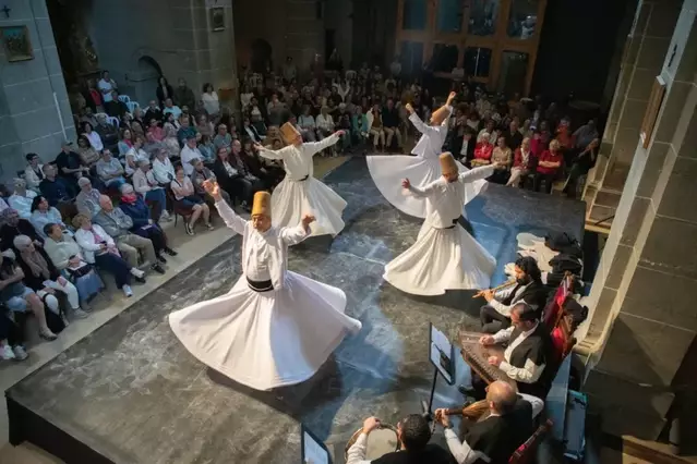 Els balls circulars sufís s’apoderen del santuari de Sant Ramon