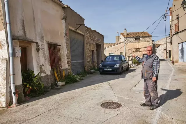 Enderrocaran tres cases a les OIuges per risc d'esfrondament