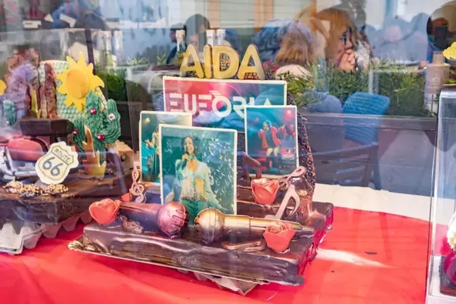 La pastisseria Cal Colom dedica una mona de Pasqua a Aida Royes, d'Eufòria