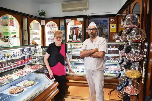 La Pastisseria i Bomboneria Agustí de Cervera tanca després de 54 anys