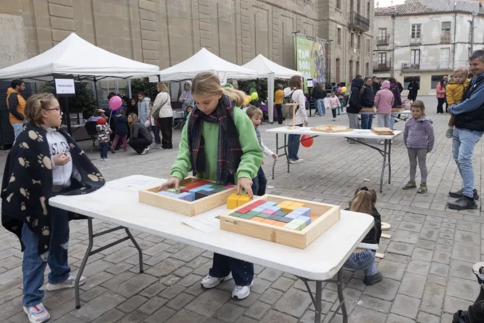 Les famílies de Cervera participen en la Tamborinada