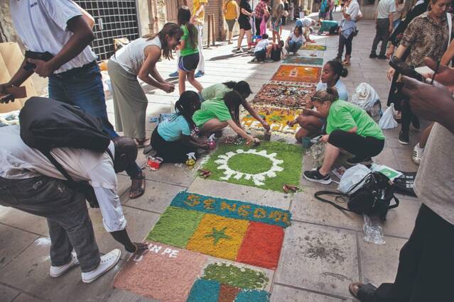 Les festes del Corpus omplen de color carrers de Guissona