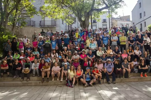 Més de 200 persones recorren els camins del Mil·lenari