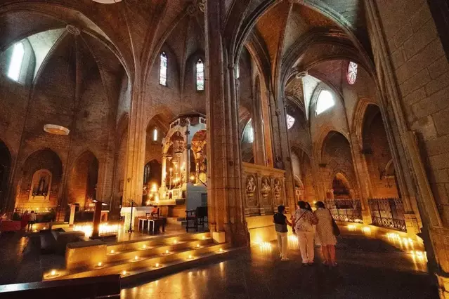 Santa Maria de Cervera, il·luminada per 1.000 espelmes