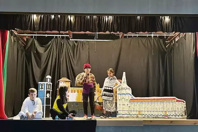 Teatre escolar per commemorar el Mil·lenari