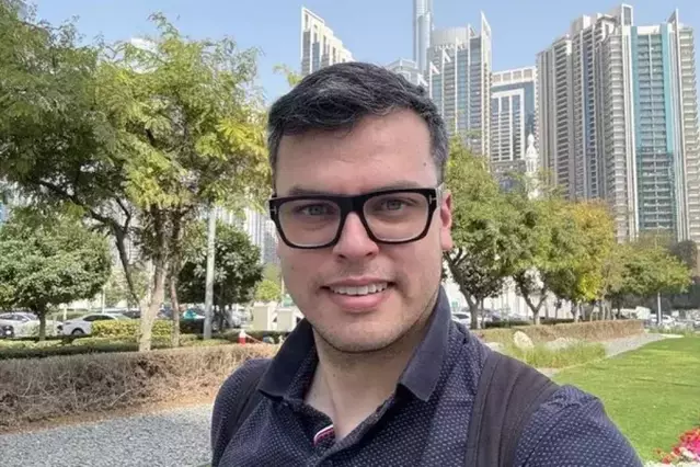 Un jove de Cervera ha de tornar de Dubai per la guerra al golf Pèrsic