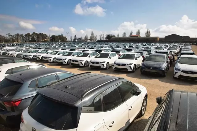 Un miler de cotxes 'descansen' al polígon de Sant Guim