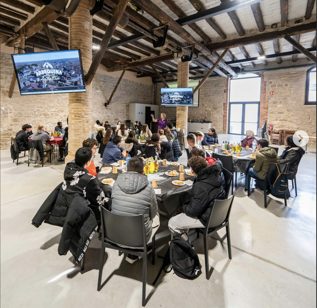 Alumnes de l'institut de Cervera visiten l'Arbequina