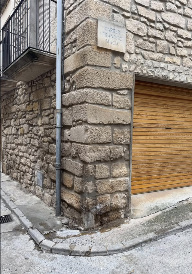 Arbeca demana col·laboració per evitar orines als carrers