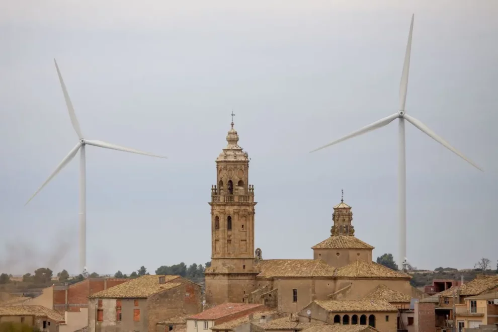 Autorització per convertir un parc eòlic en central híbrida amb panells solars