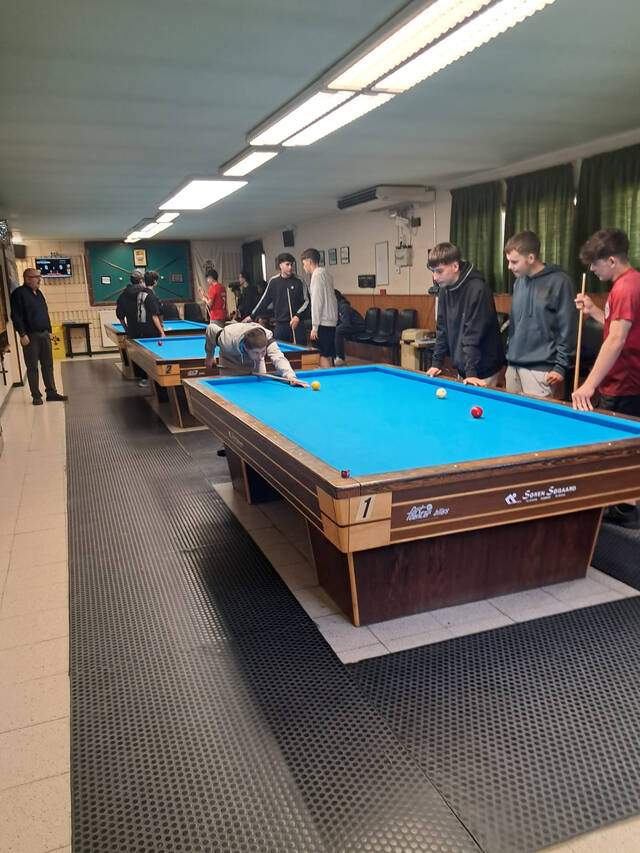 Billar per als joves de l'institut