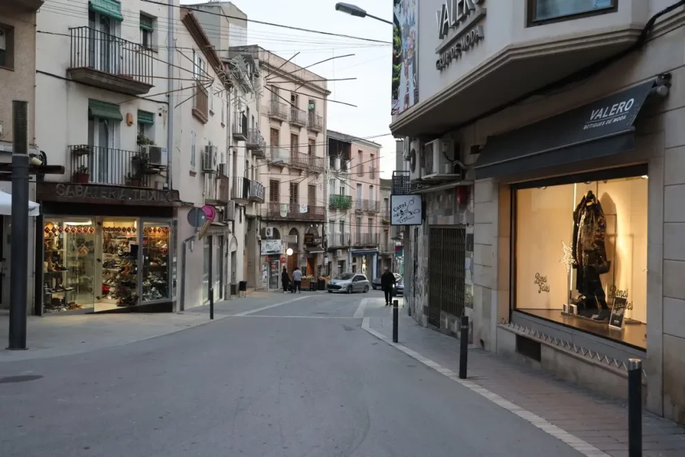 Campanya a les Borges perquè els comerços retolin només en català