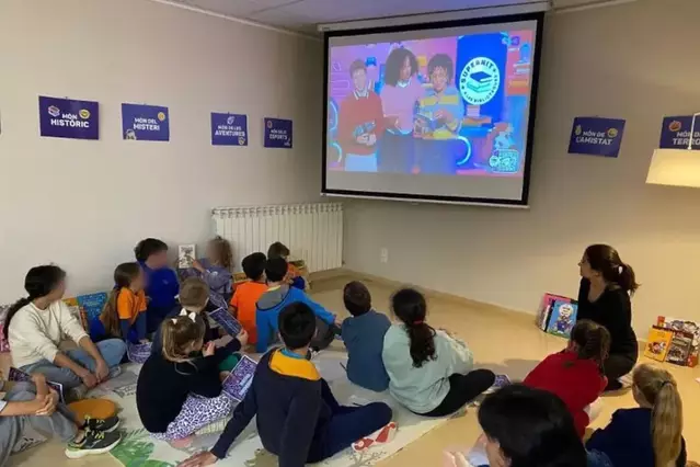 Cinquanta aventurers de la lectura conquereixen la ‘Supernit’ a Vinaixa