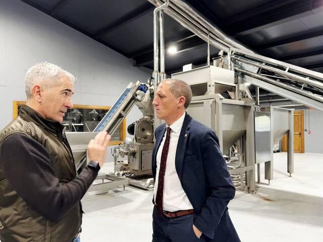 Crespín visita l’empresa familiar d’olis Pons de L’Albagés