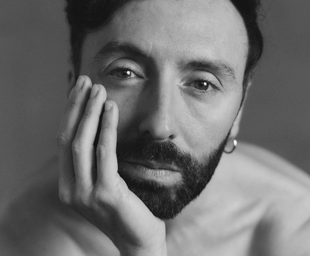 Dafnis Balduz a l'escenari del Teatre Foment de Juneda