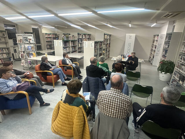 El dibuixant Jaume Capdevila al grup de lectura de les Borges