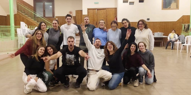 Els joves de la Pobla de Cérvoles aprenen salsa i bachata