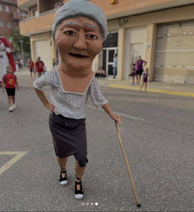 Gegants i capgrossos d'Arbeca amb espardenyes envetades