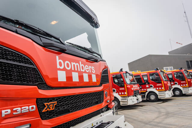 Incendi al costat de la via del tren a l’Albi