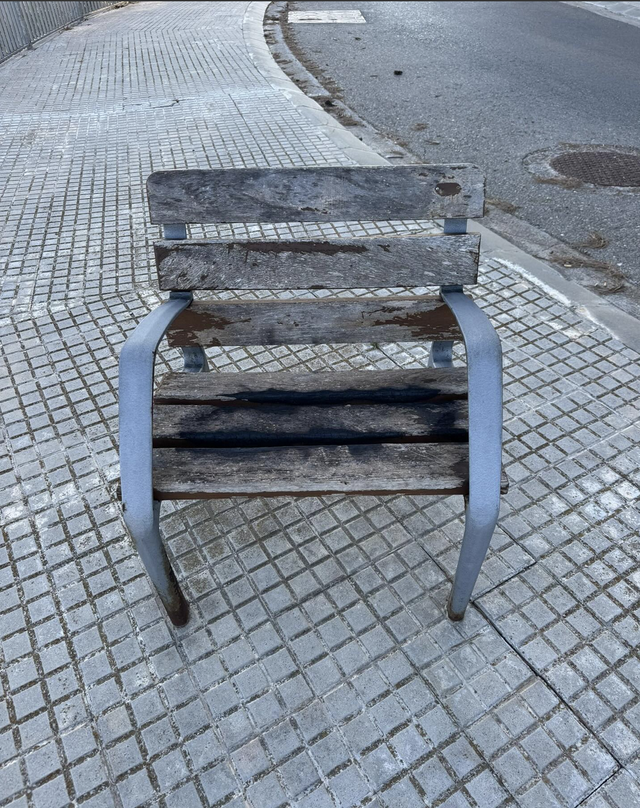 Intenten cremar un banc al carrer Nou d'Arbeca