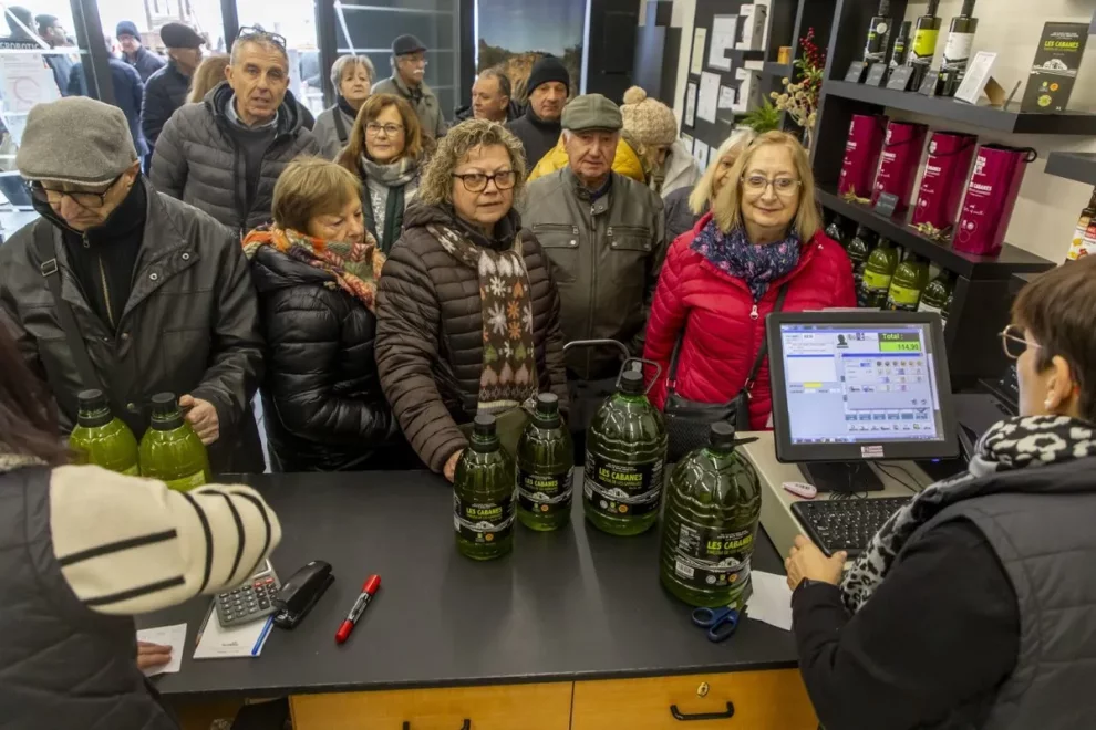 Juncosa ven 12.000 litres d’‘or verd’ en la seua fira