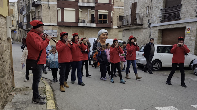 La Dona dels Nassos es passeja pels carrers d'Arbeca